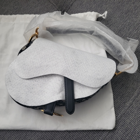 Like new dior mini saddle bag - Picture 1 of 6